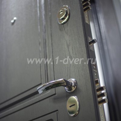 Входная дверь Интекрон Брайтон графит вуд дуб, шпон венге коричневый