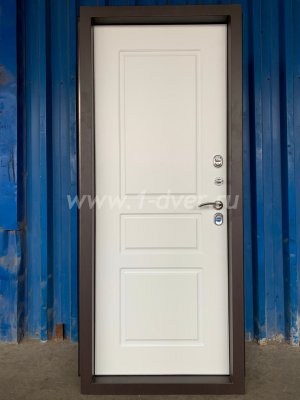 Входная дверь ND с терморазрывом Термо Аляска 3К с магнитным уплотнителем, коричневый муар, белая штукатурка